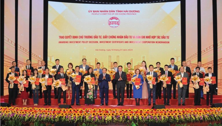 海阳省领导领取了省内投资者的规划决定、投资证书和谅解备忘录